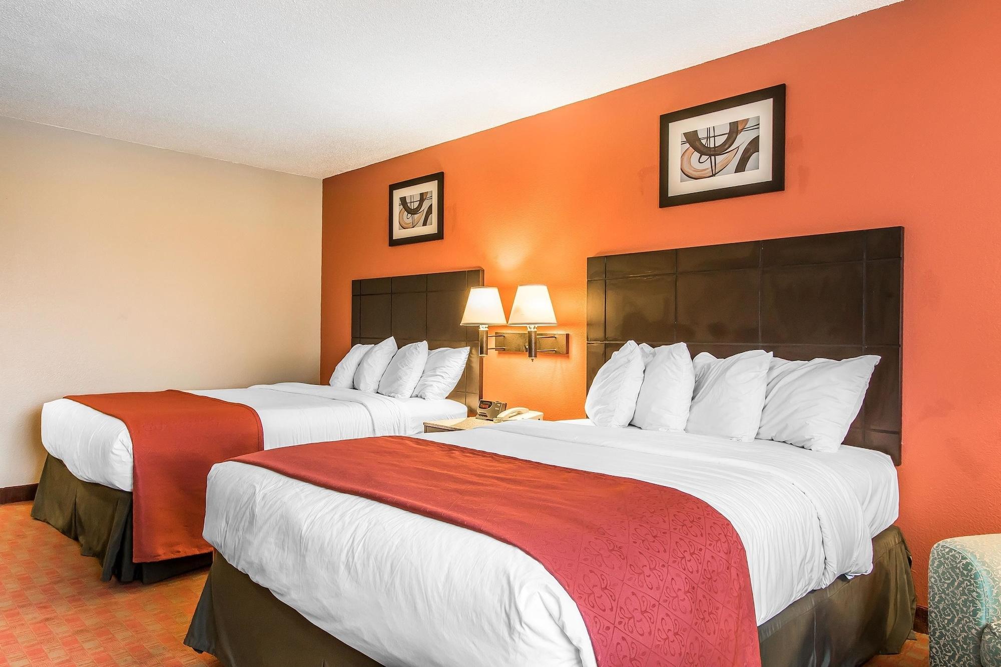 Quality Inn & Suites Ла-Верн Екстер'єр фото