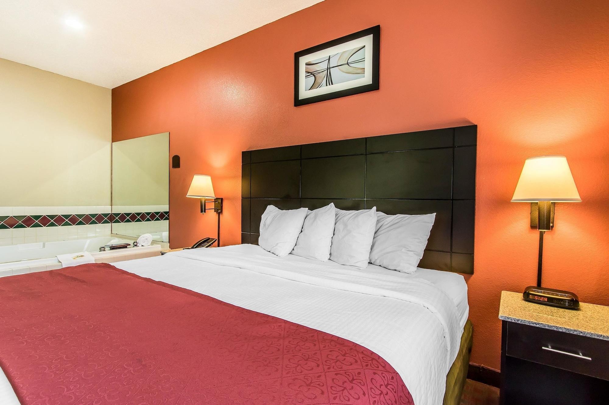 Quality Inn & Suites Ла-Верн Екстер'єр фото