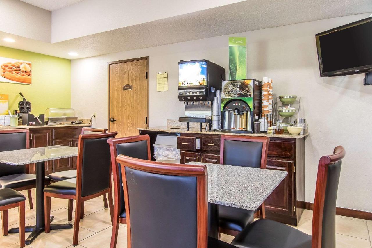 Quality Inn & Suites Ла-Верн Екстер'єр фото