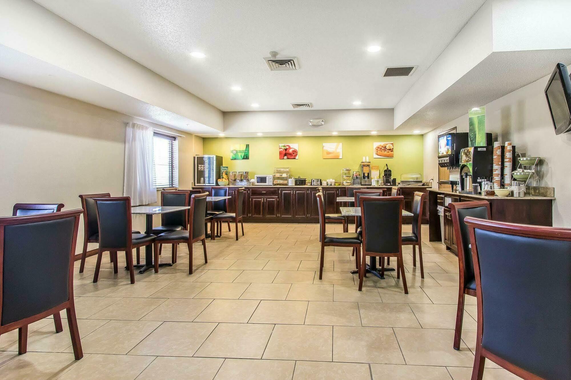 Quality Inn & Suites Ла-Верн Екстер'єр фото
